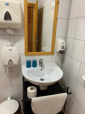 Autoscsarda Es Panzio Hotel Makó Екстериор снимка