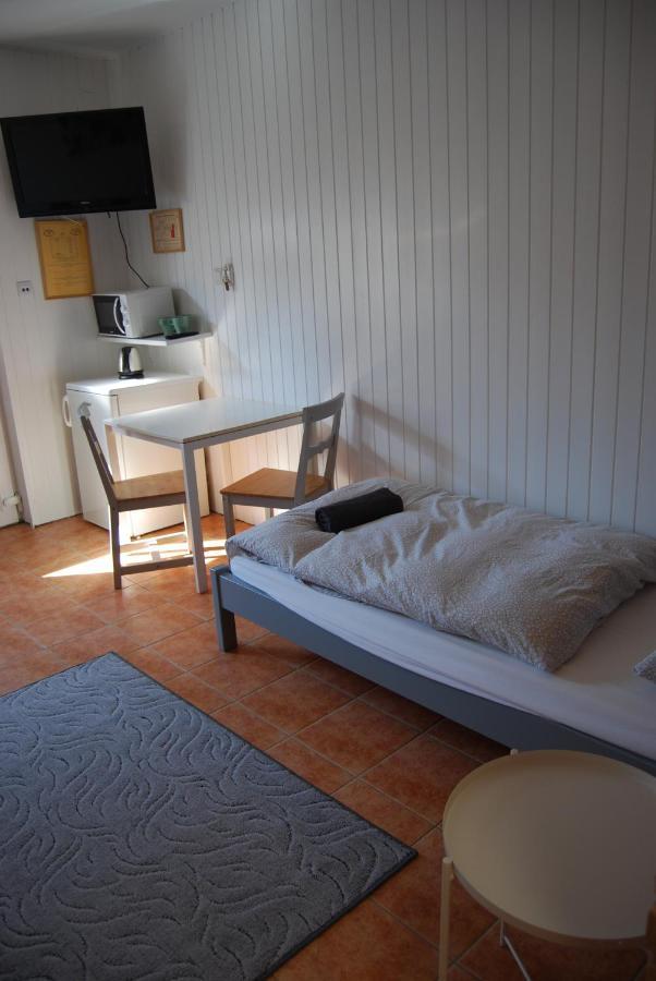 Autoscsarda Es Panzio Hotel Makó Екстериор снимка