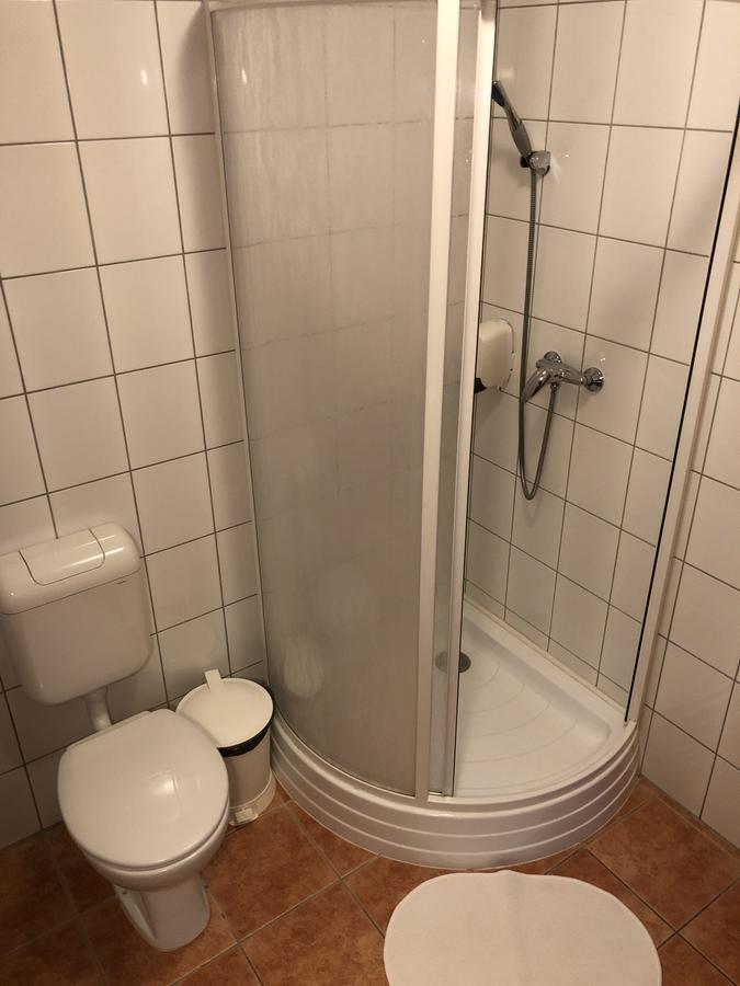 Autoscsarda Es Panzio Hotel Makó Екстериор снимка